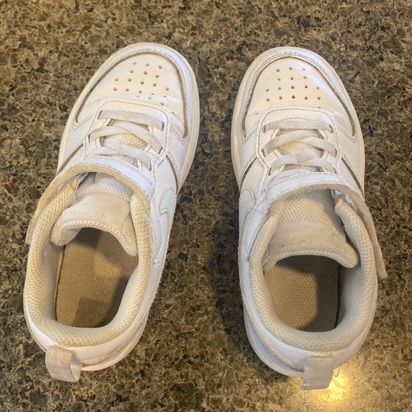 Kids Nike Ebernon low, good condition needs a wash. Size 11. Two pairs available - Picture 2 of 6